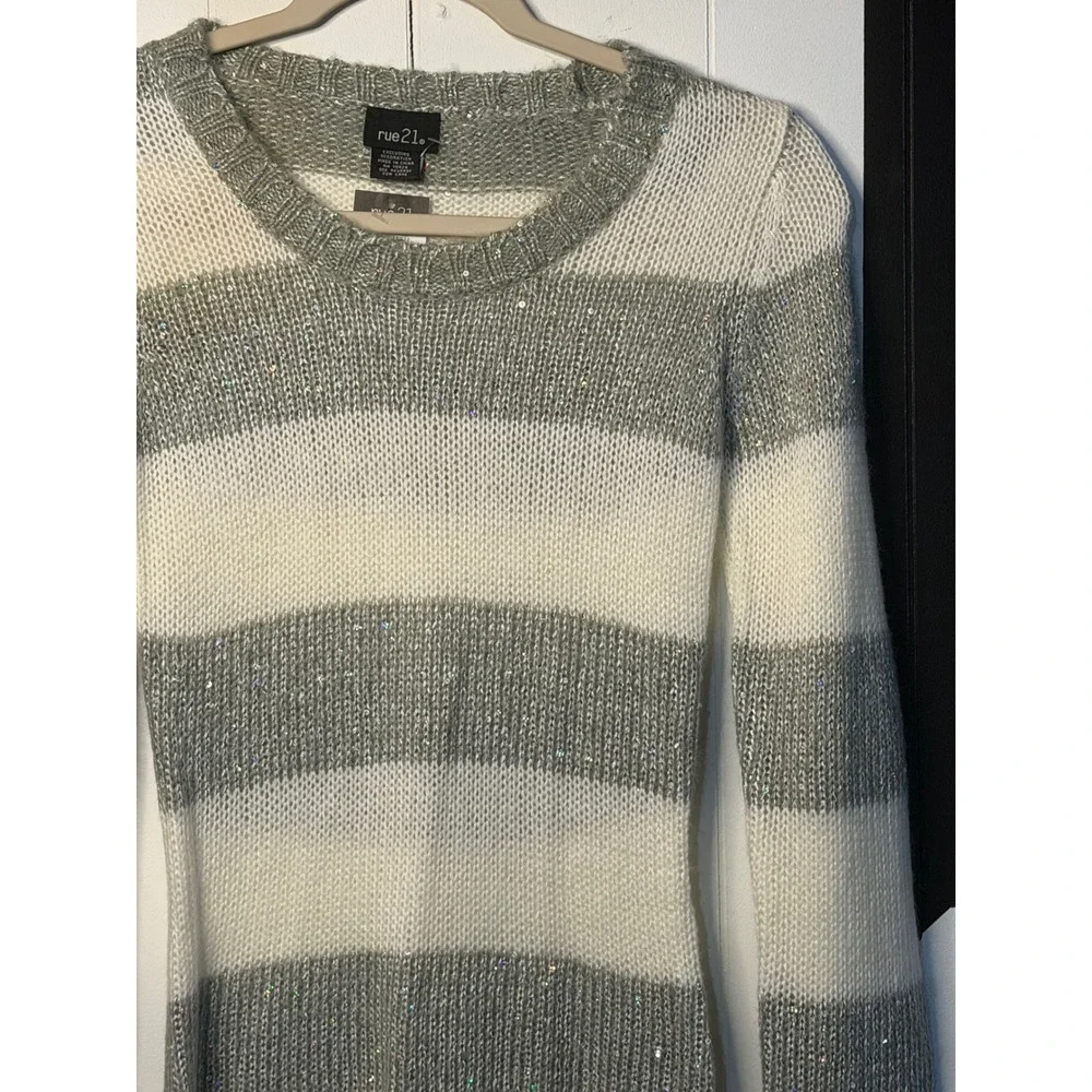 Rue21 Silver White Striped Sequin Knit Long Sleeve Womens Small Sweater Pullover